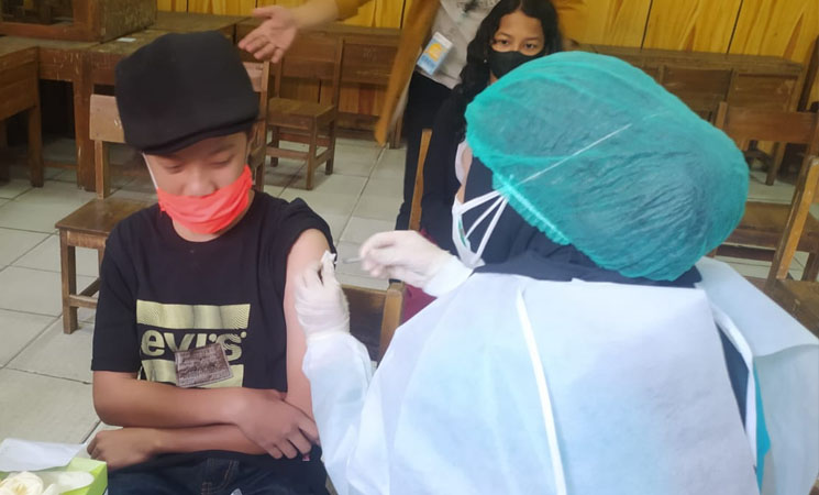 Jelang PTM Ratusan Pelajar SD Di Vaksin